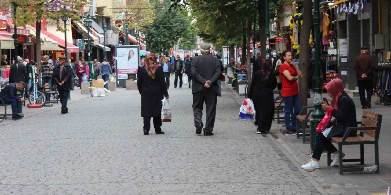 Eskişehir’de Havalar Soğudu, Kışlık Mont Sezonu Açıldı