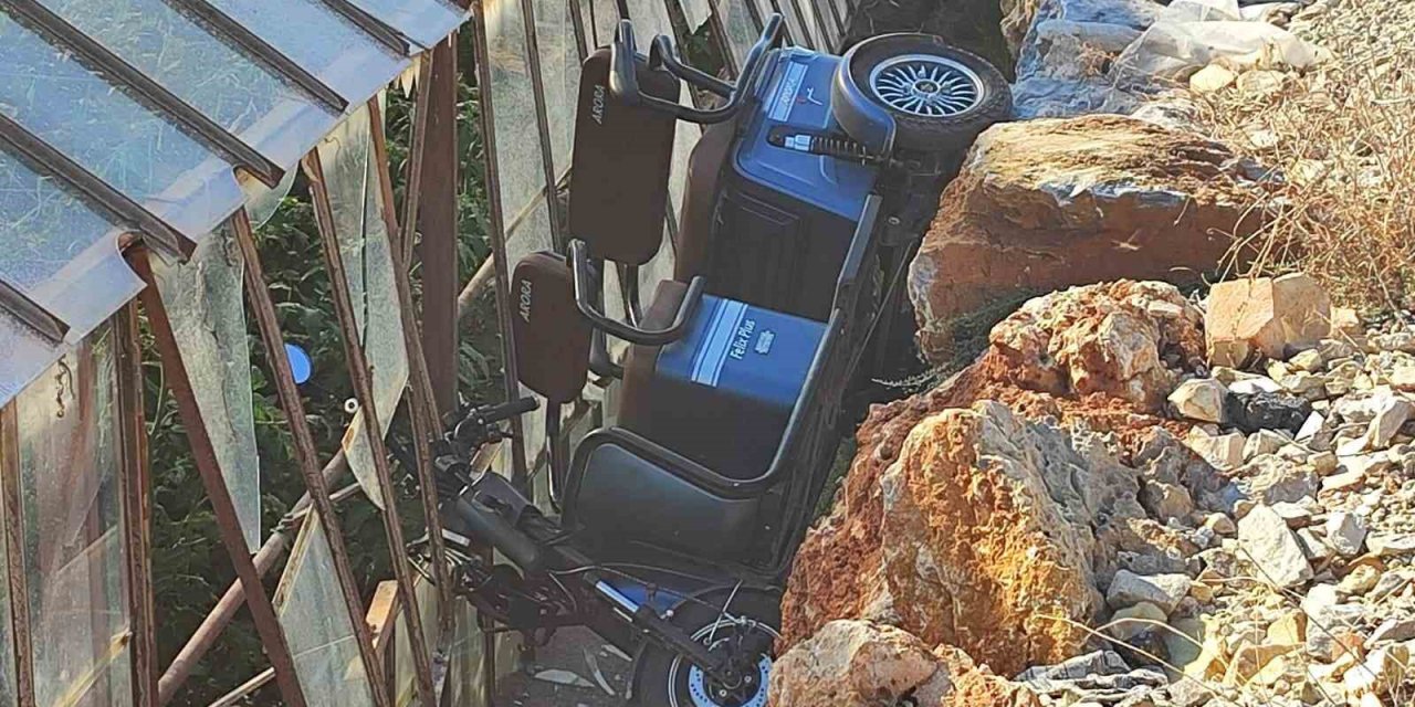 Alanya’da Üç Tekerli Elektrikli Bisiklet Şarampole Yuvarlandı: 1 Yaralı