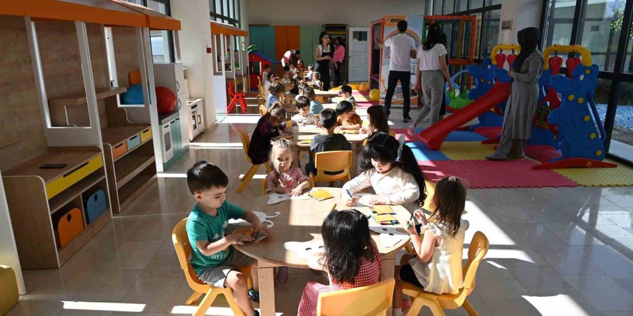 Kemer’de Minikler Sokak Hayvanlarıyla Buluştu