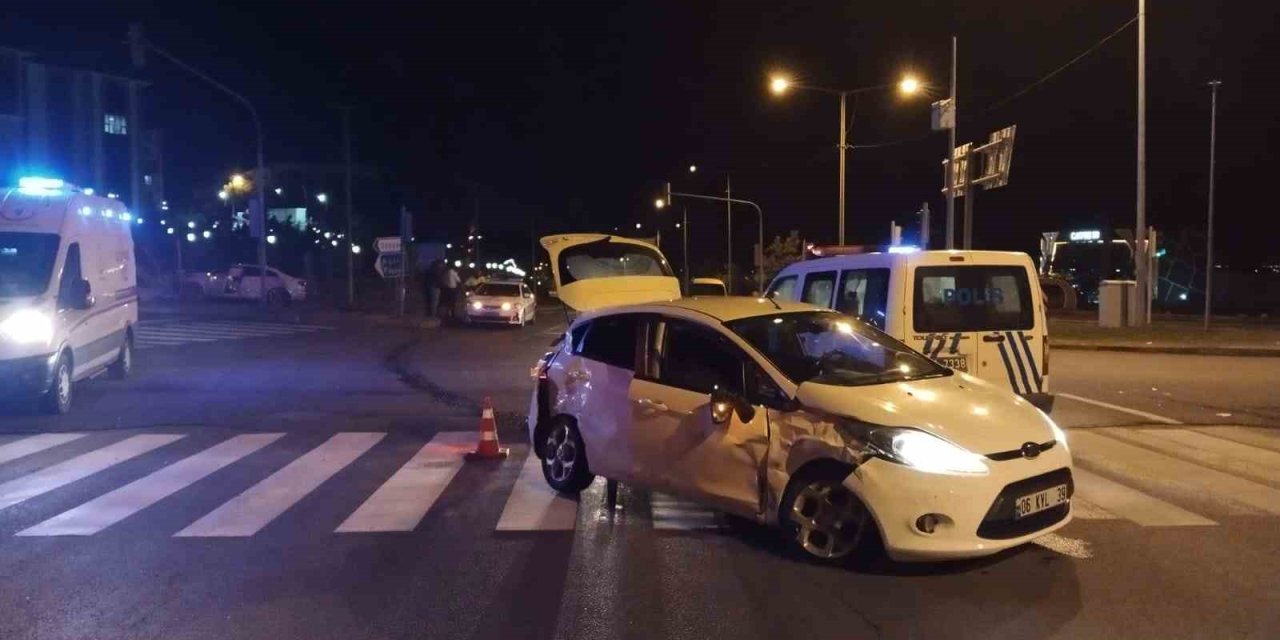 Niğde’de Otomobiller Çarpıştı: 3 Yaralı