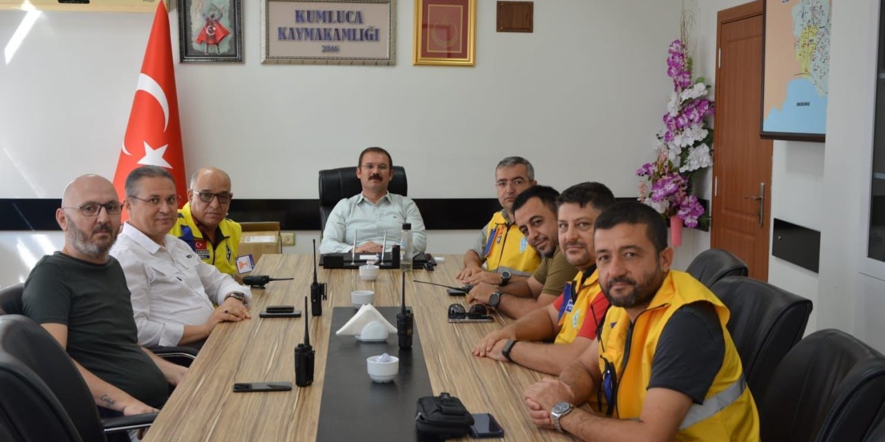 Kaymakamdan Amatör Telsizcilere Malzeme Desteği