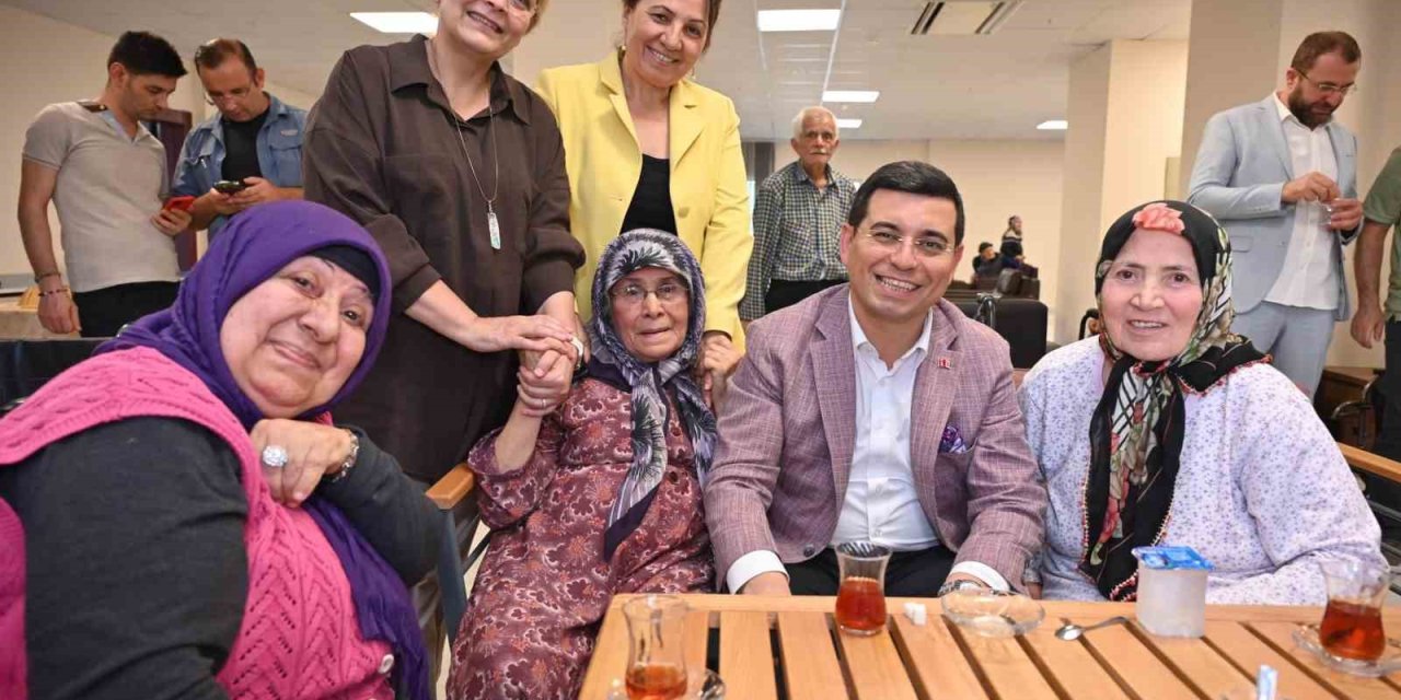 Başkan Tütüncü, Fethi Bayçın Huzurevi Sakinleriyle Buluştu