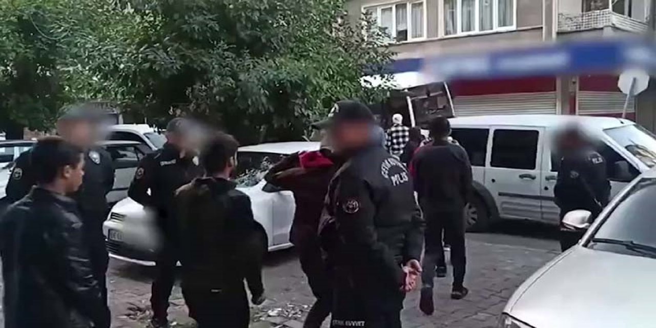 Yasadışı Yollarla Ülkeye Giriş Yapan 54 Kişi Yakalandı