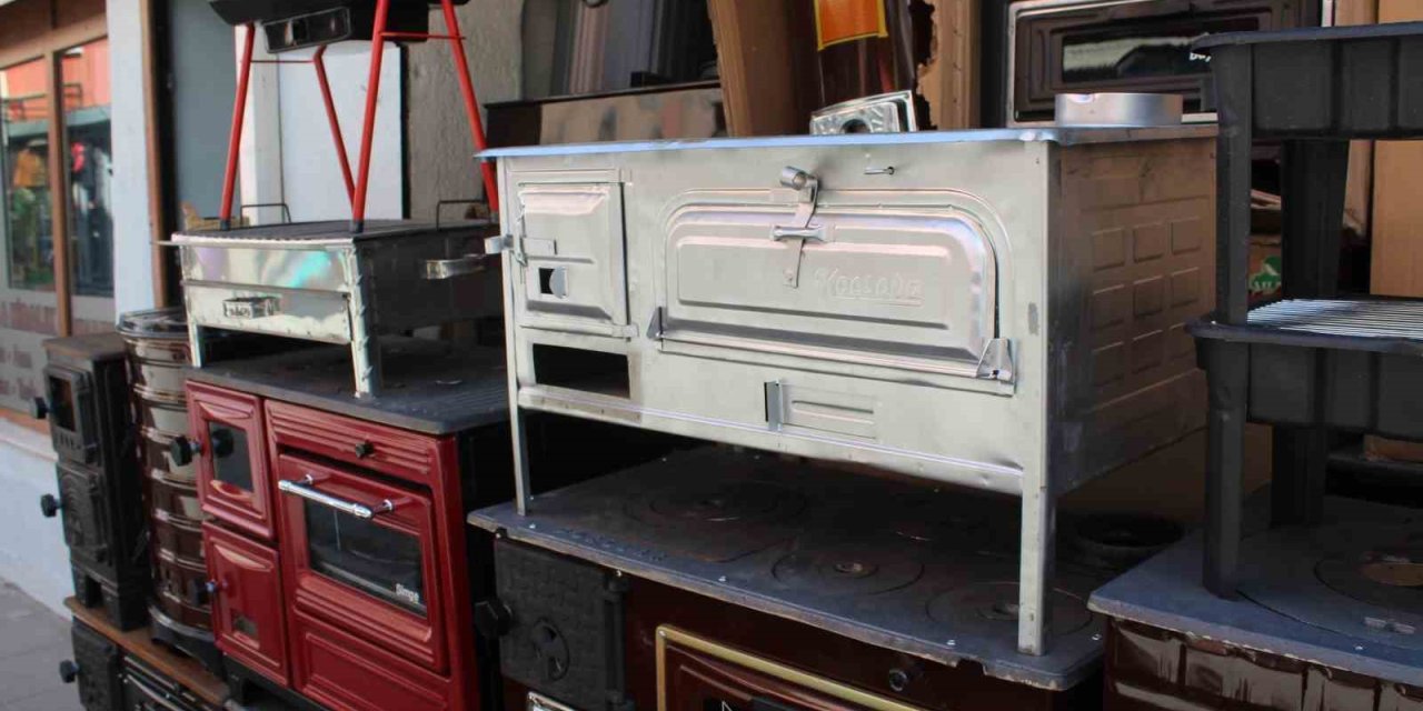 Eskişehir’de Havalar Soğudu, Sobalar Satışı Çıkarıldı