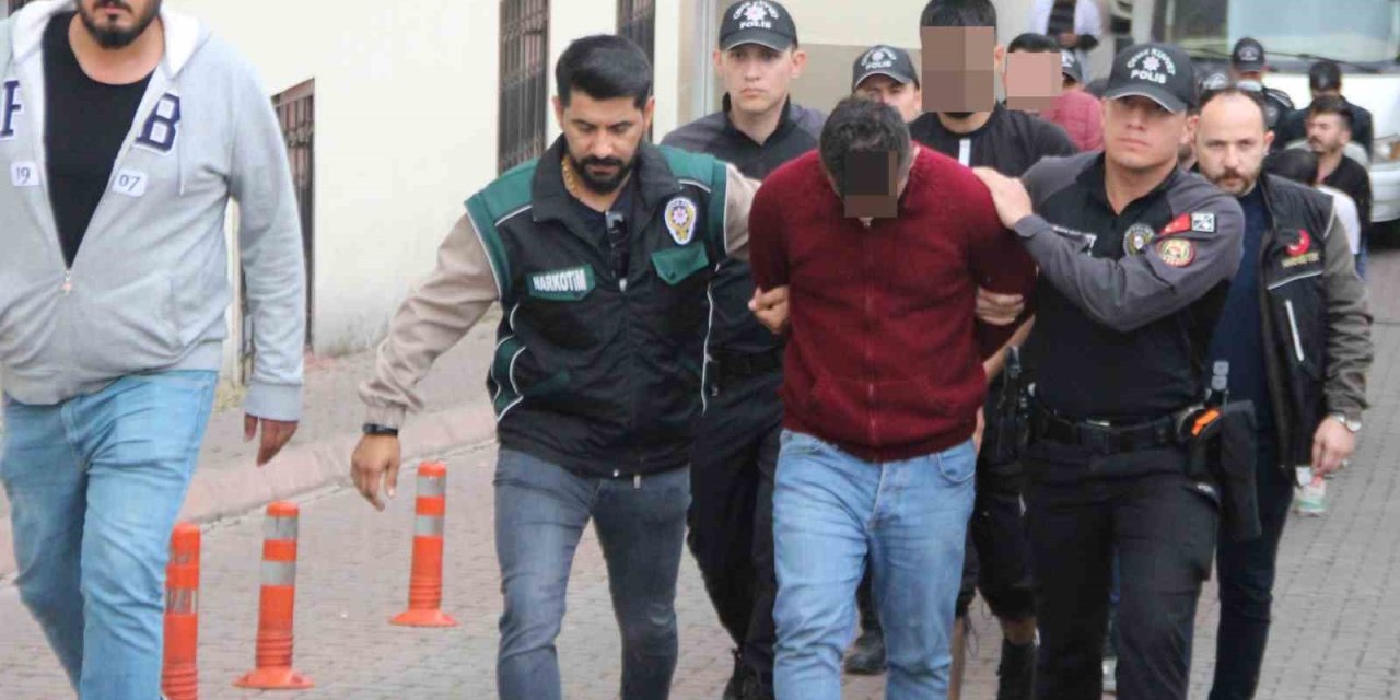 Narkotik Operasyonunda 22 Kişi Tutuklandı