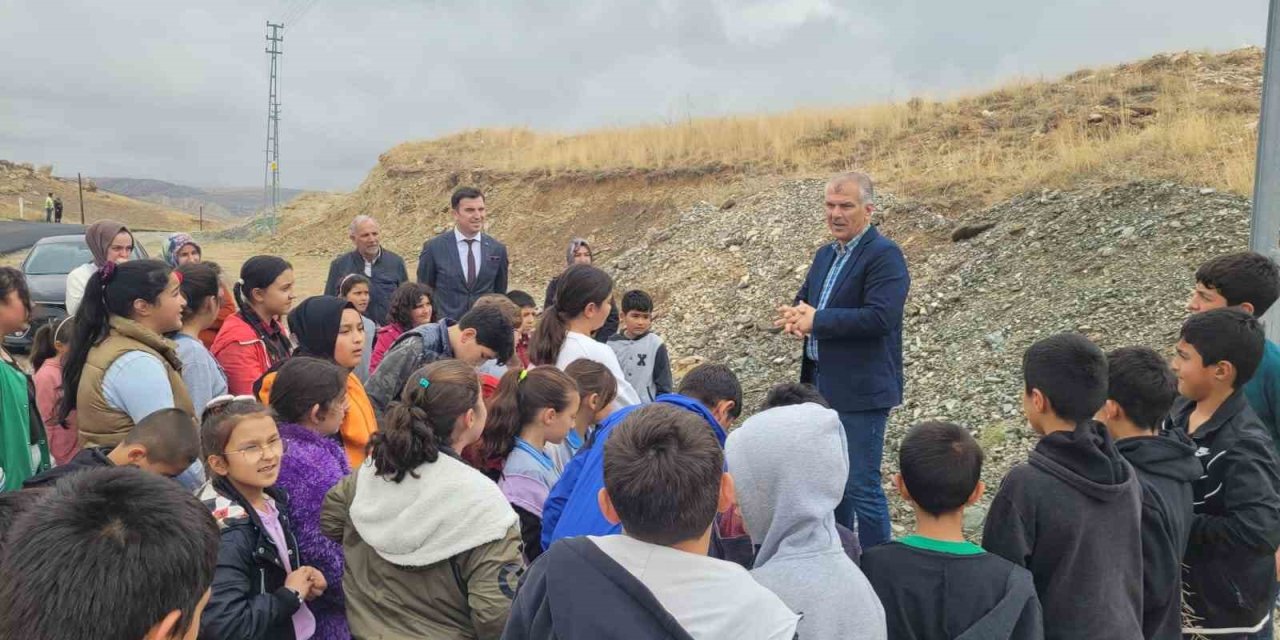 Büyükşehir, İlçeleri Kent Ormanlarıyla Yeşillendiriyor