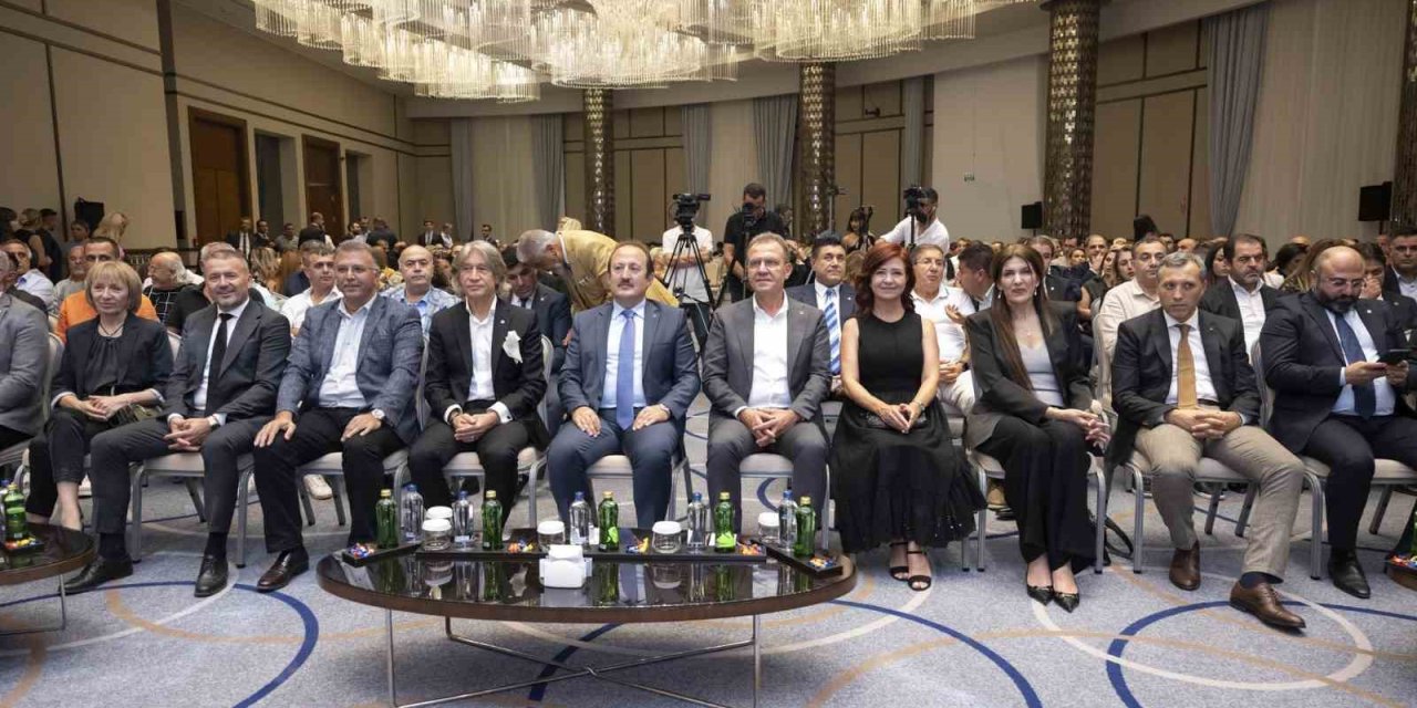 Başkan Seçer ’roza’ Filminin Galasına Katıldı