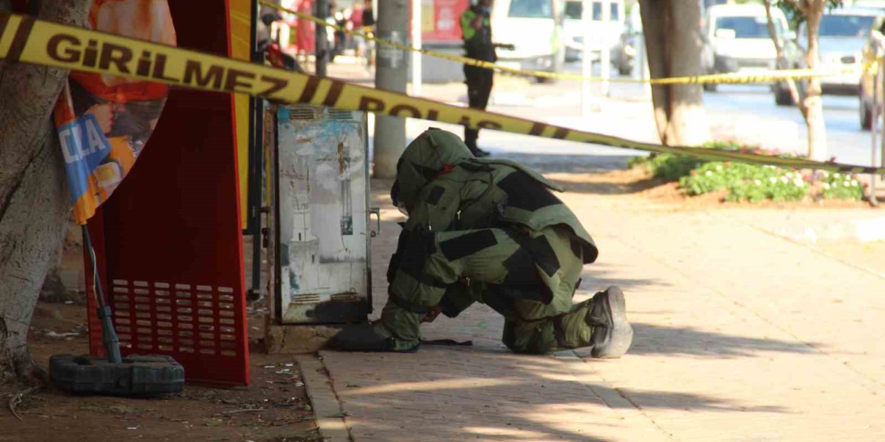 Antalya’da Şüpheli Kadın Çantasında Cüzdan Ve Kart Çıktı