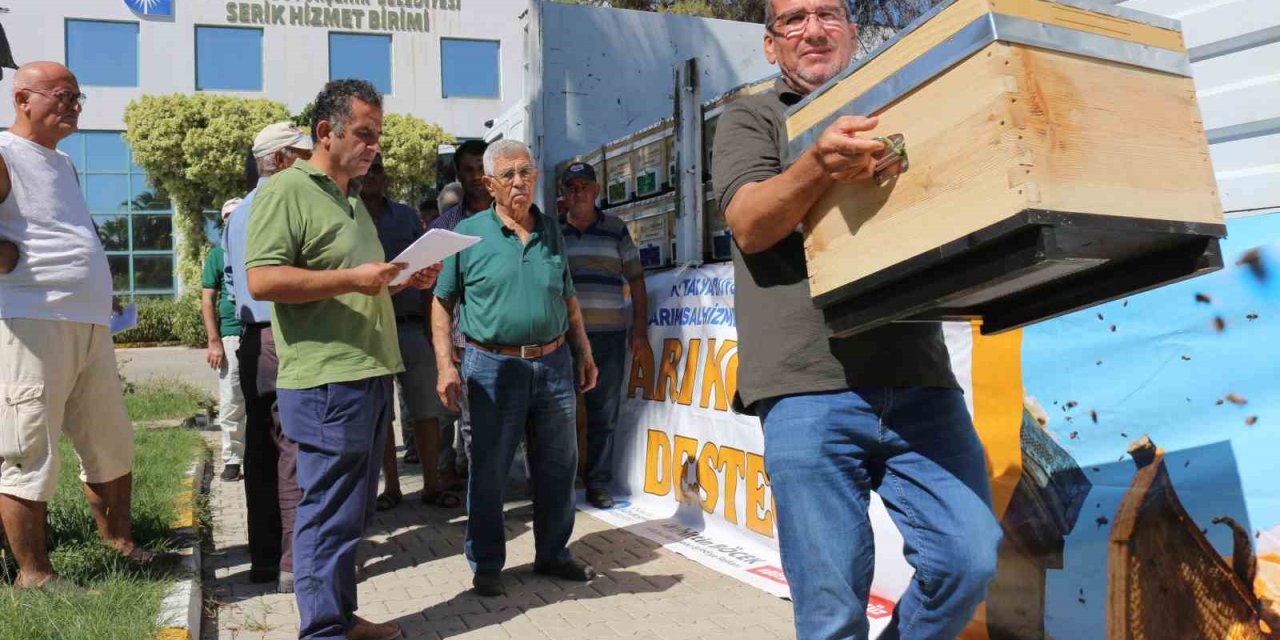 Büyükşehir’den Serikli Arıcılara Kovan Desteği