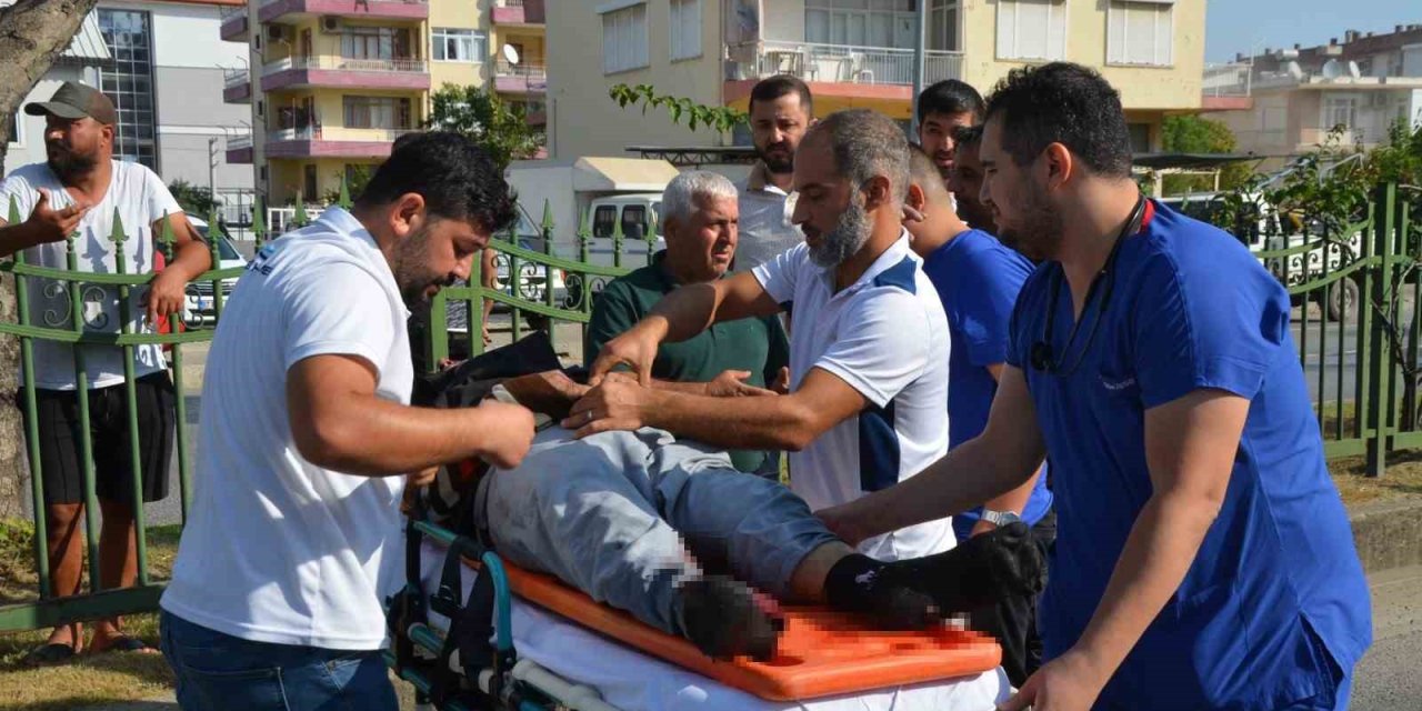 Kamyonete Arkadan Çarpan Motosikletli, Para Nakil Aracının Altında Kaldı