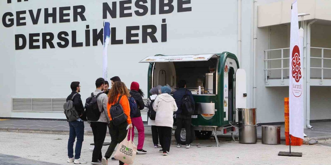 Erü Tıp Fakültesi Öğrencilerine Sıcak Çorba