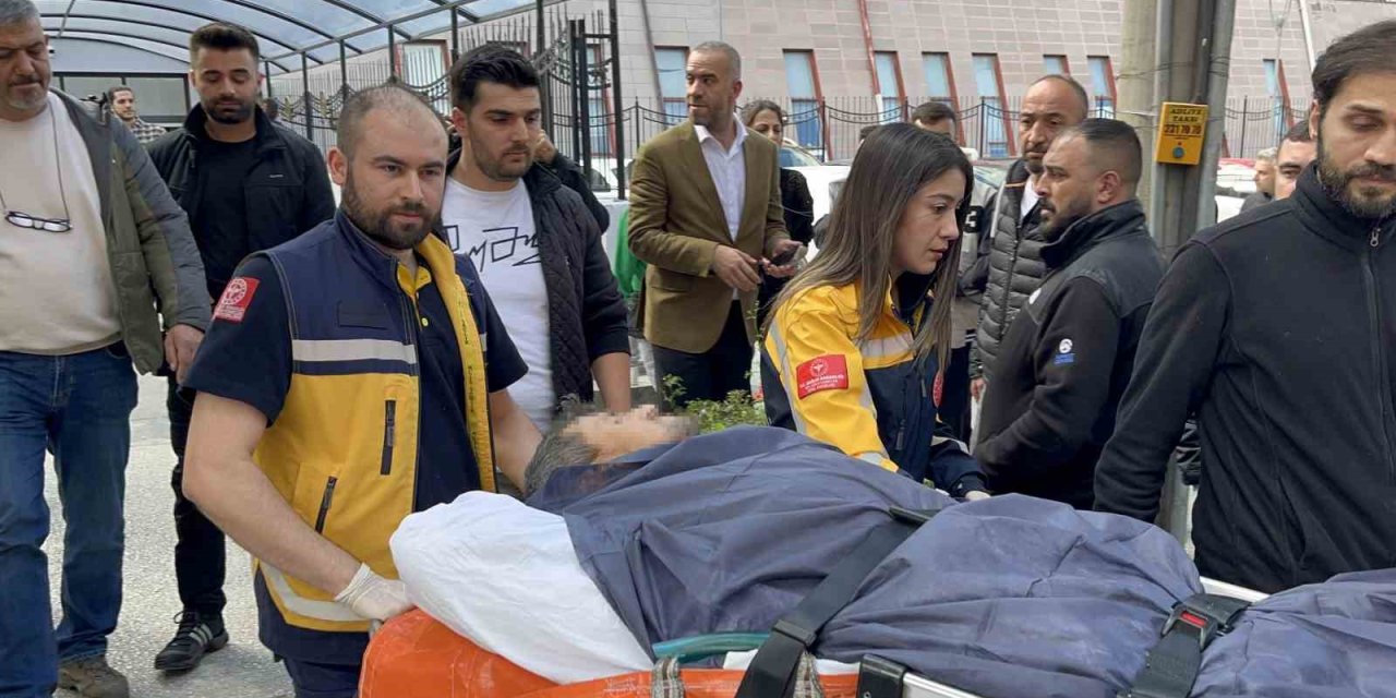 Sedyeyle Getirildiği Adliyede Fenalaşan Cinayet Şüphelisi Hastaneye Kaldırıldı