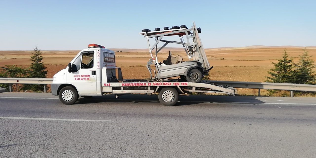 Yol Çizgilerini Çizen Römorka Arkadan Çarpan Araçtaki İki Kişi Yaralandı
