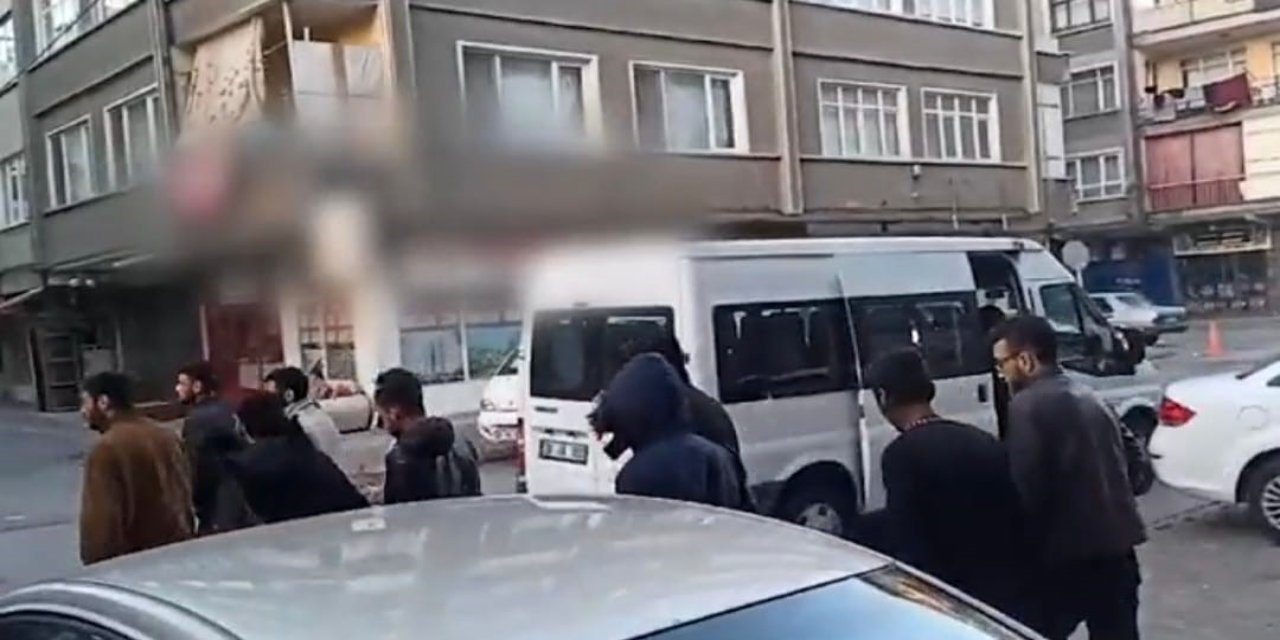Kayseri’de Ülkeye Yasadışı Yollarla Giren Şahıslara Eş Zamanlı Operasyon: 21 Gözaltı