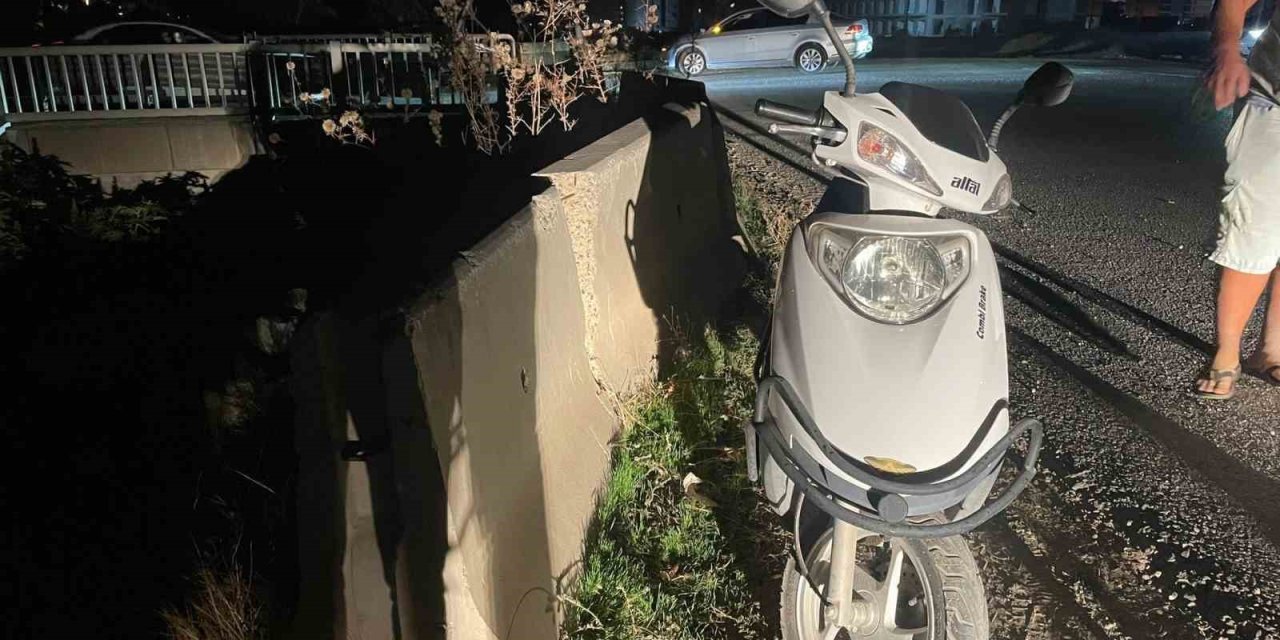 Bariyerlere Çarpan Alkollü Motosiklet Sürücüsü Yaralandı