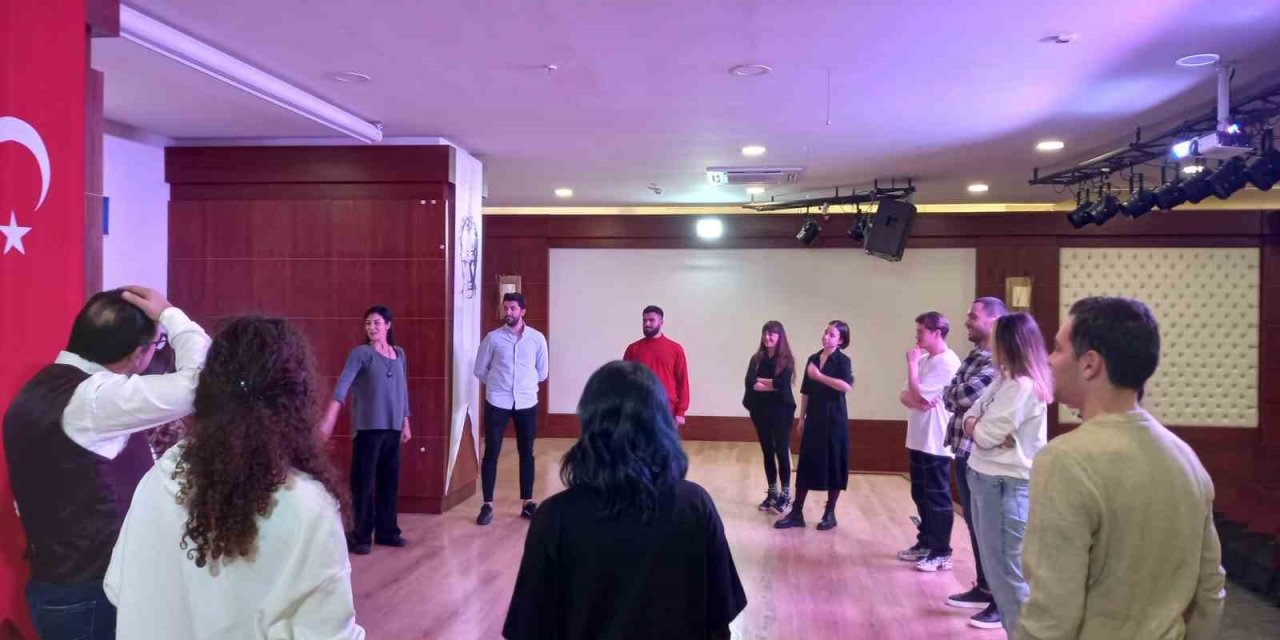Tiyatro Akademisinde 38 Öğrenciden 16’sı Konservatuvarların Oyunculuk Bölümlerine Yerleşti