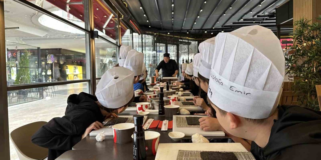 Minik Öğrenciler Suşi Yapmayı Öğrendi