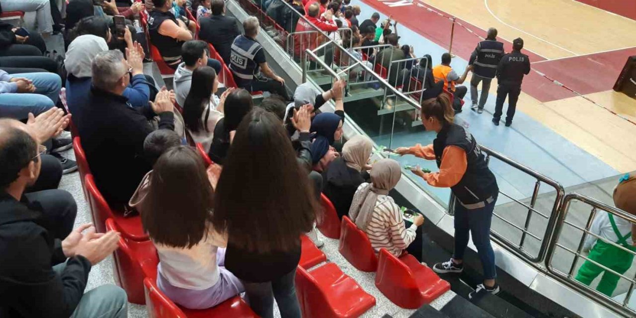 Narkotik Polisi Vatandaşı Bilgilendirdi