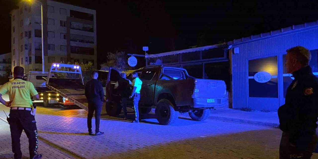 Trafik Ekiplerinden Kaçan Sürücü Lüks Kamyoneti Bırakıp Gitti