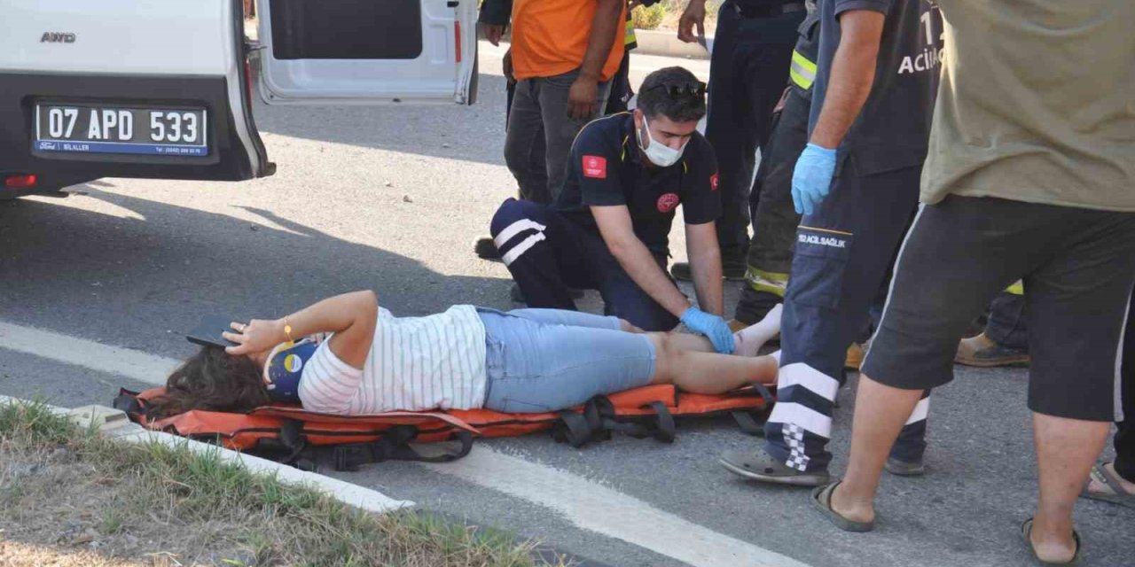 Araçta Sıkışan Çift Güçlükle Kurtarıldı