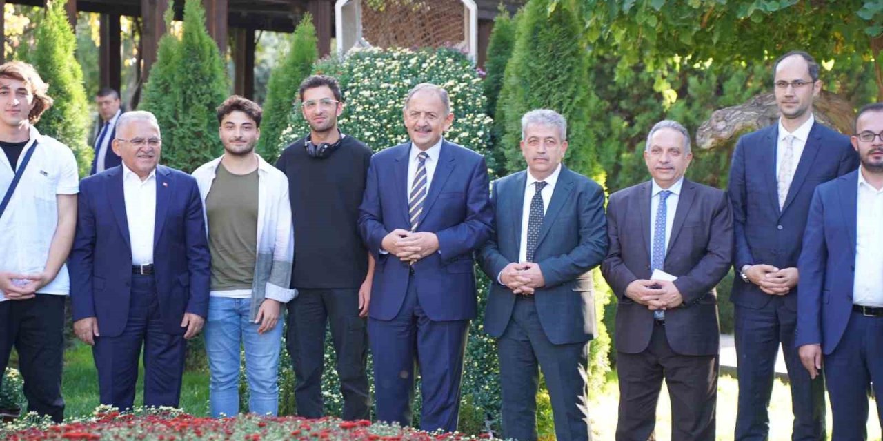 Başkan Büyükkılıç, Bakan Özhaseki’ye Projeler Hakkında Bilgi Verdi