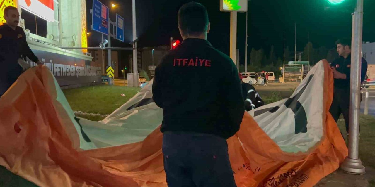 35 Metre Yükseklikteki Esere Çıkan Alkollü Şahıs Ekiplere Zor Anlar Yaşattı