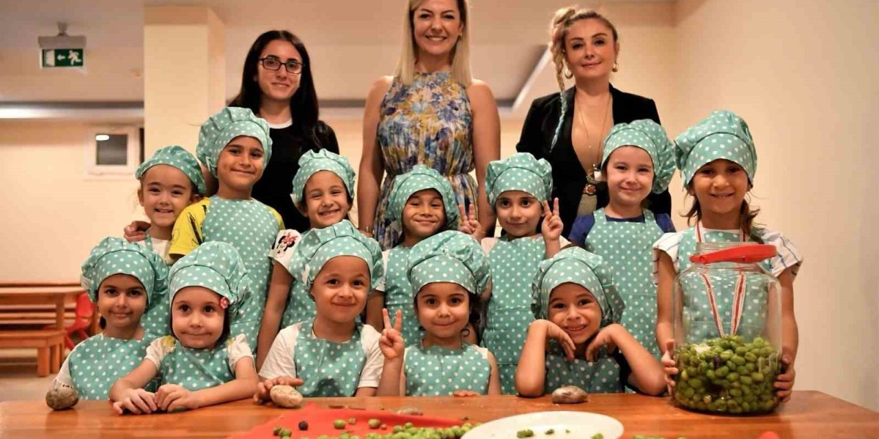 Minik Eller, Parkta Yetişen Zeytinleri İşledi