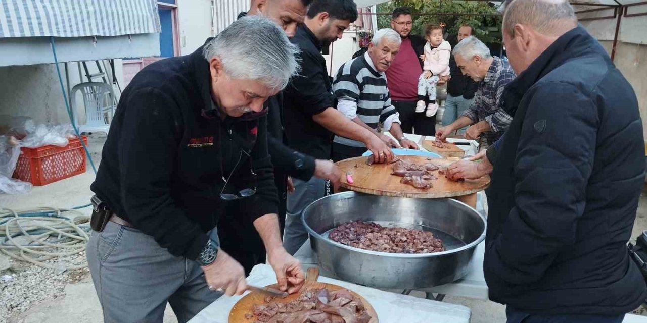 Düğün Evinde Sabah Kahvaltısında Ciğer İkram Ediliyor