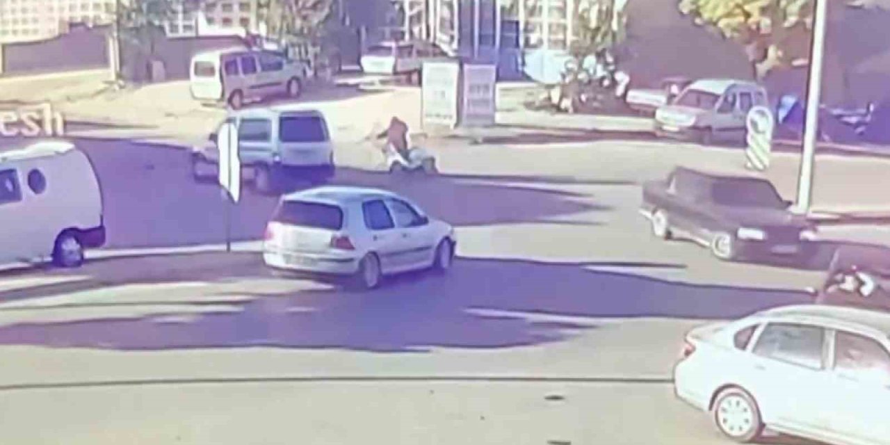 Motosiklet Sürücüsünün Ölümden Döndüğü An Kameraya Yansıdı