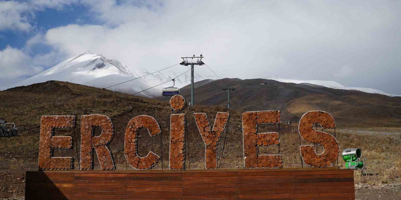 Erciyes’te Kar Sonrası Kartpostallık Görüntüler Oluştu