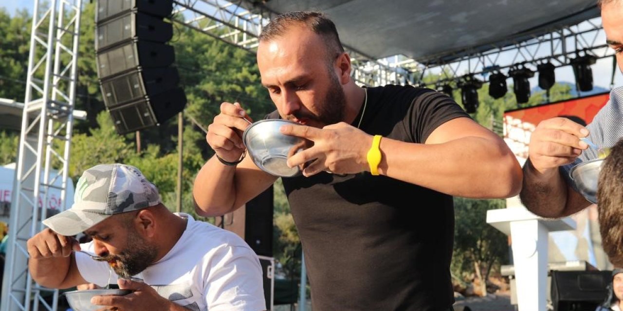 2 Dakikada 2 Kilogram Bal Yedi Birinciliği Kaptı