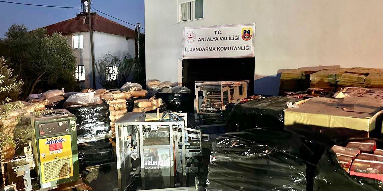 Antalya’da Piyasaya Sürülmeye Çalışılan 12 Ton Kaçak Kahve Ele Geçirildi