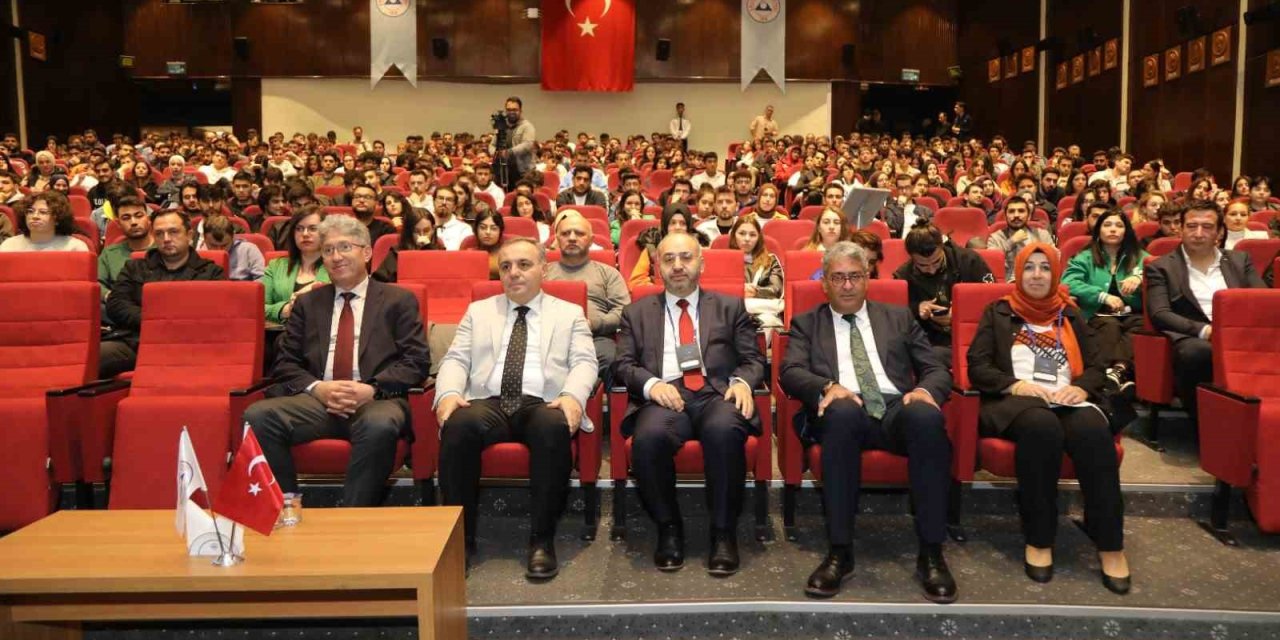 Tusaş Genel Müdür Yardımcısı Dr. Selman Nas, Erü’de Panele Katıldı