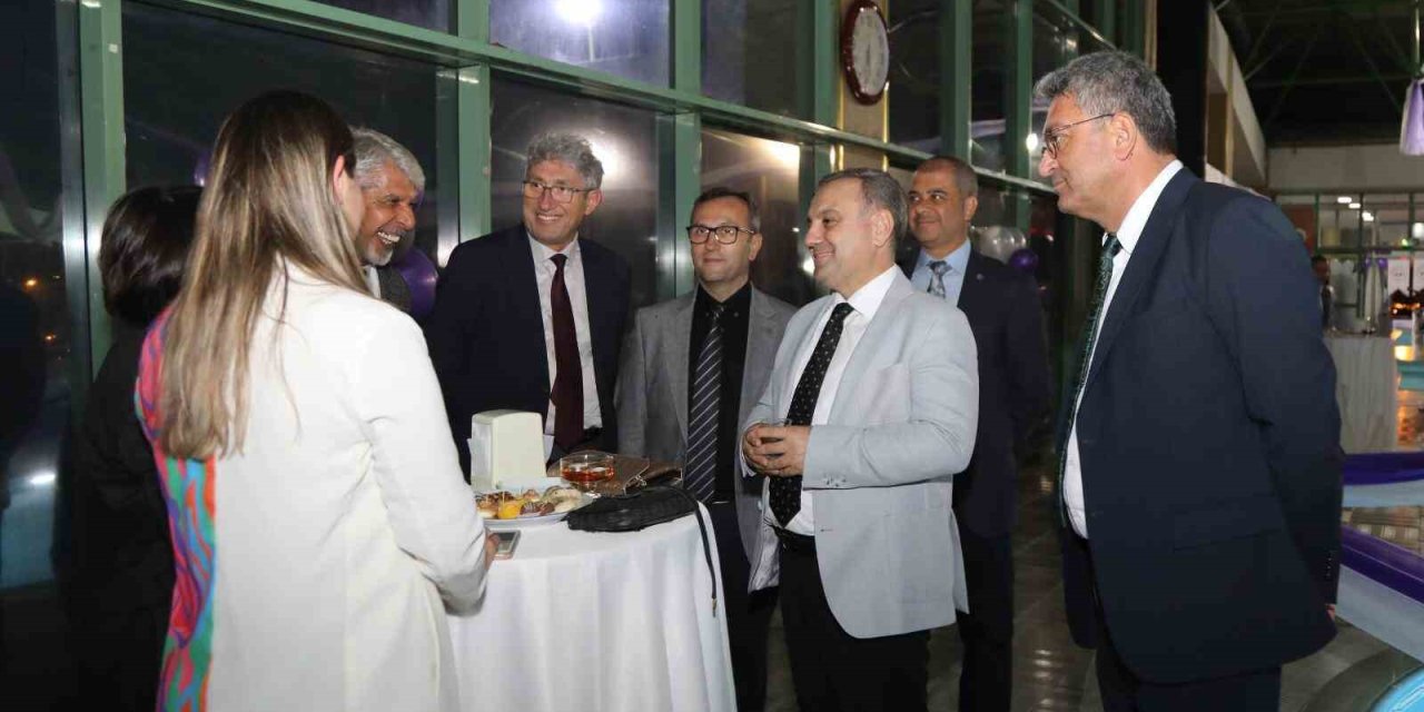 Erü’de ‘rektör-akademisyenler Buluşması’ Başladı