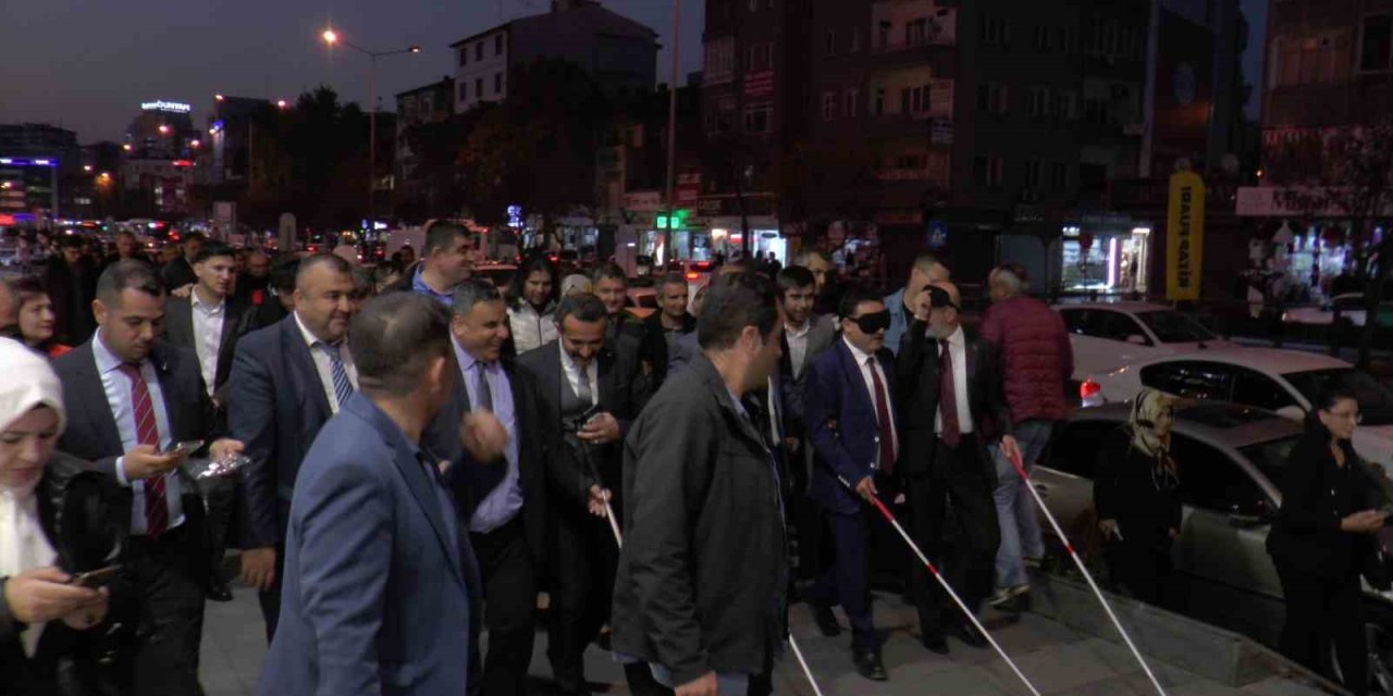 Kayseri Protokolünden ‘göz Bantlı’ Farkındalık Yürüyüşü