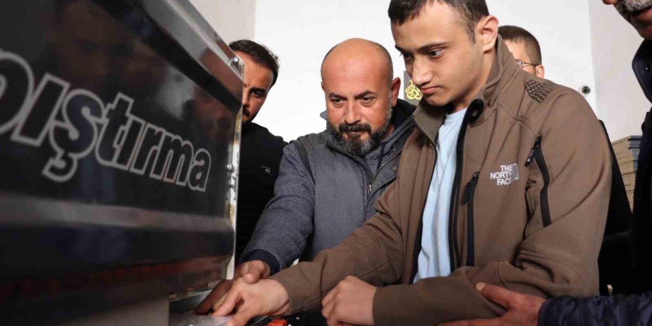 Özel Öğrenciler Mobilya Ustası Oldu