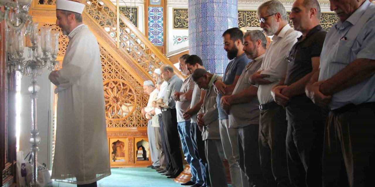 Mersin’de Hayatını Kaybeden Filistinliler İçin Gıyabı Cenaze Namazı Kılındı