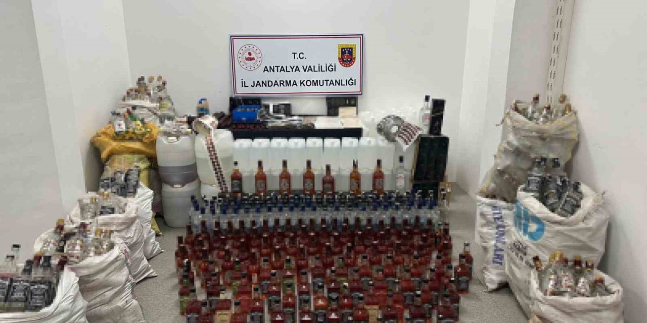 Bin 650 Litre Sahte Bandrollü Kaçak İçki Piyasaya Sürülemeden Ele Geçirildi