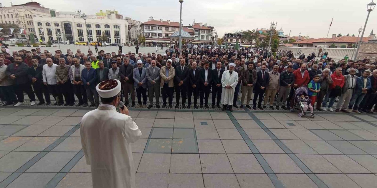 Konya’da Filistin’de Hayatını Kaybedenler İçin Gıyabi Cenaze Namazı Kılındı
