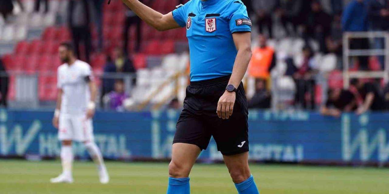 Kayserispor -rizespor Maçını Burak Şeker Yönetecek