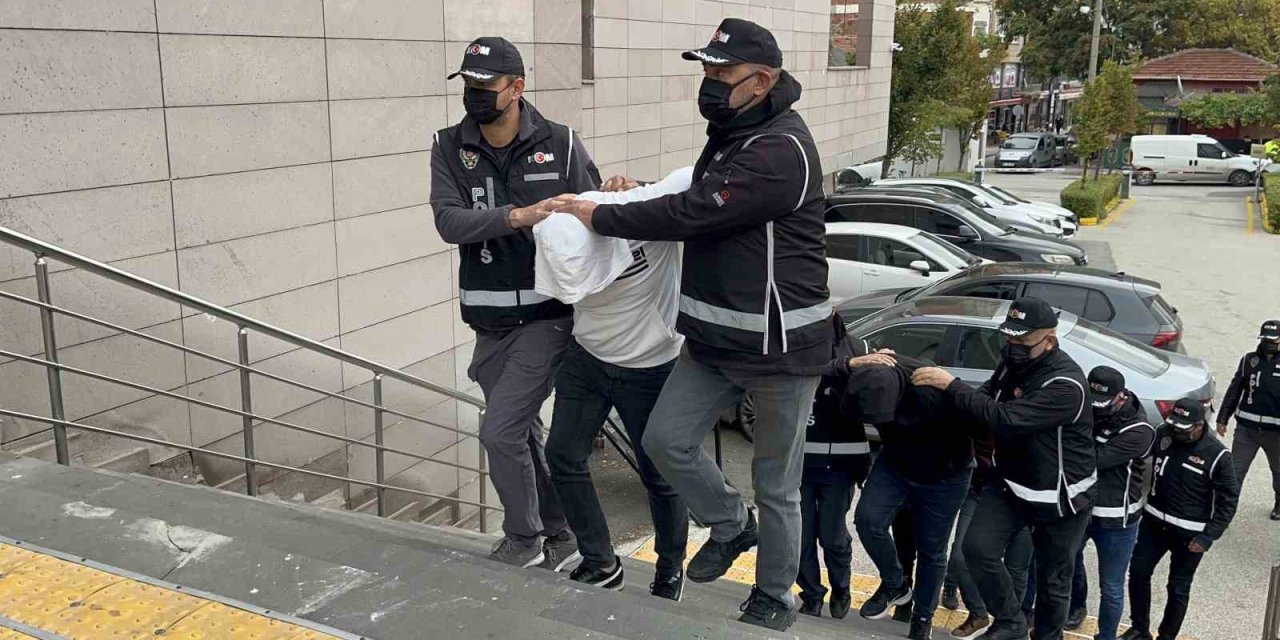 Eskişehir’de ‘tefecilik’ Yaptığı Tespit Edilen 5 Şüpheli Yakalandı