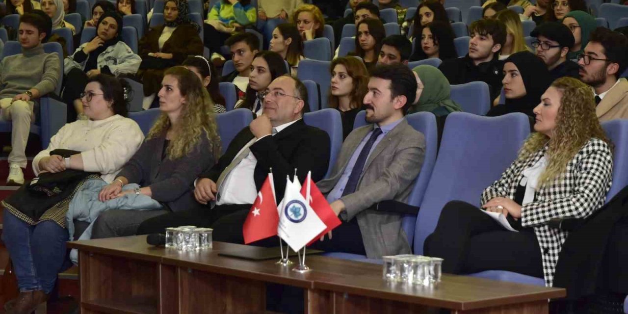 Esogü’de Cumhuriyet Sohbetlerinin İlki Gerçekleştirildi