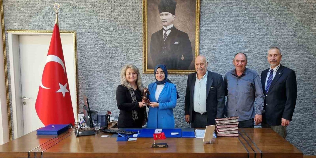 Mahmudiye Kaymakamı Kalkan’a ‘hoş Geldin’ Ziyareti