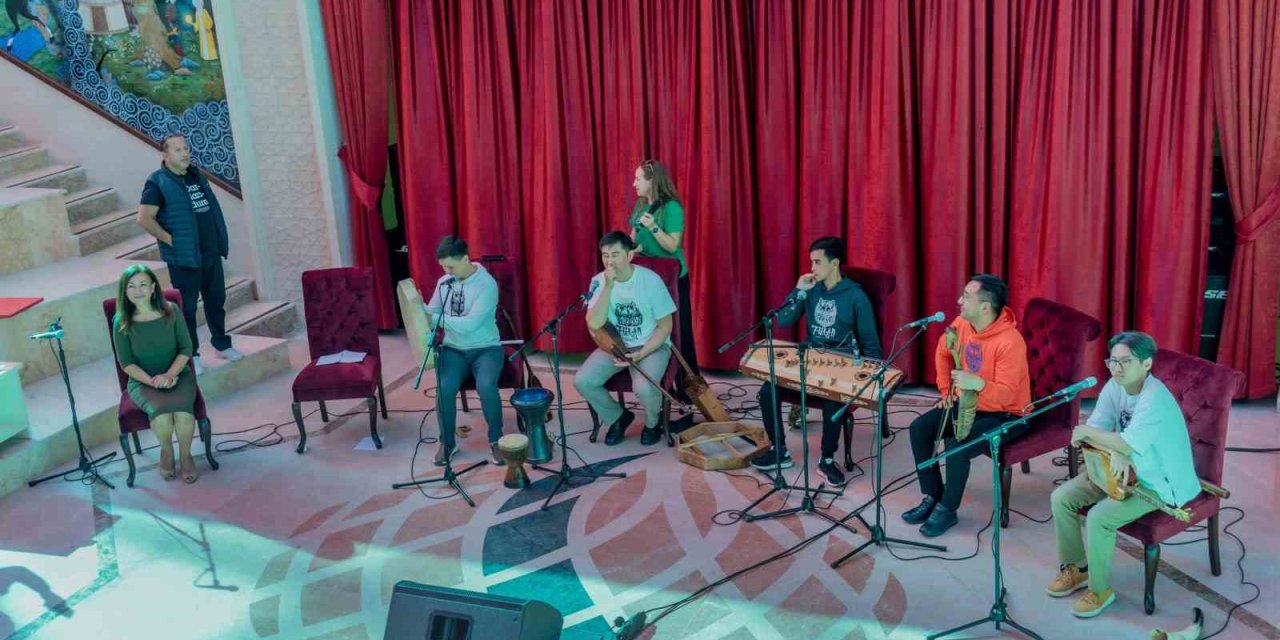Türk Dünyasının Sesi Turan Ethno-folk Müzik Grubu Sevenleriyle Tüdam’da Buluştu