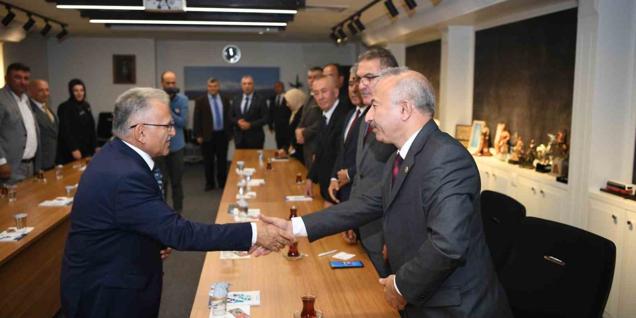 Muhtarlardan Başkan Büyükkılıç’a 19 Ekim Ziyareti