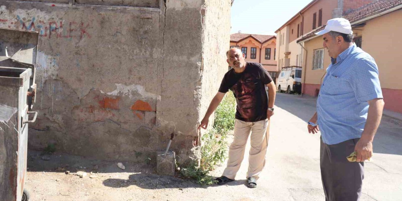 Yıllardır Akan Çeşmenin Kapatılmasına Tepki