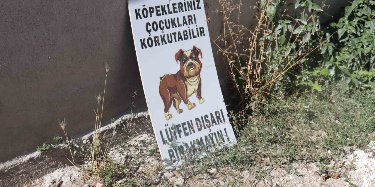 Duvara İlginç Uyarı Tabelası Bırakıldı