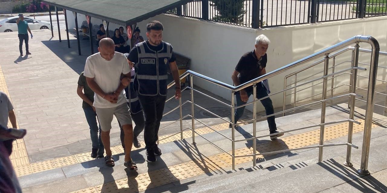 Evlerinden Şasi Numara Baskı Makinesi Bile Çıktı, 4 Araç Ele Geçirildi