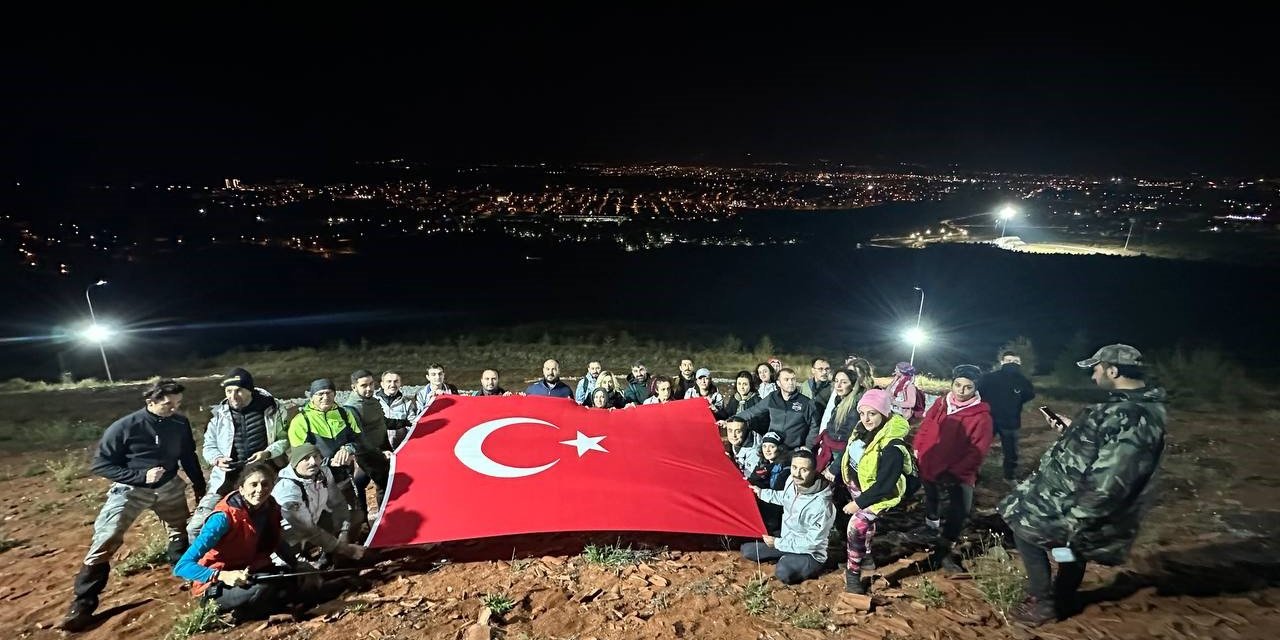 Cumhuriyetin 100’üncü Yılını Gece Yürüyüşü İle Kutladılar