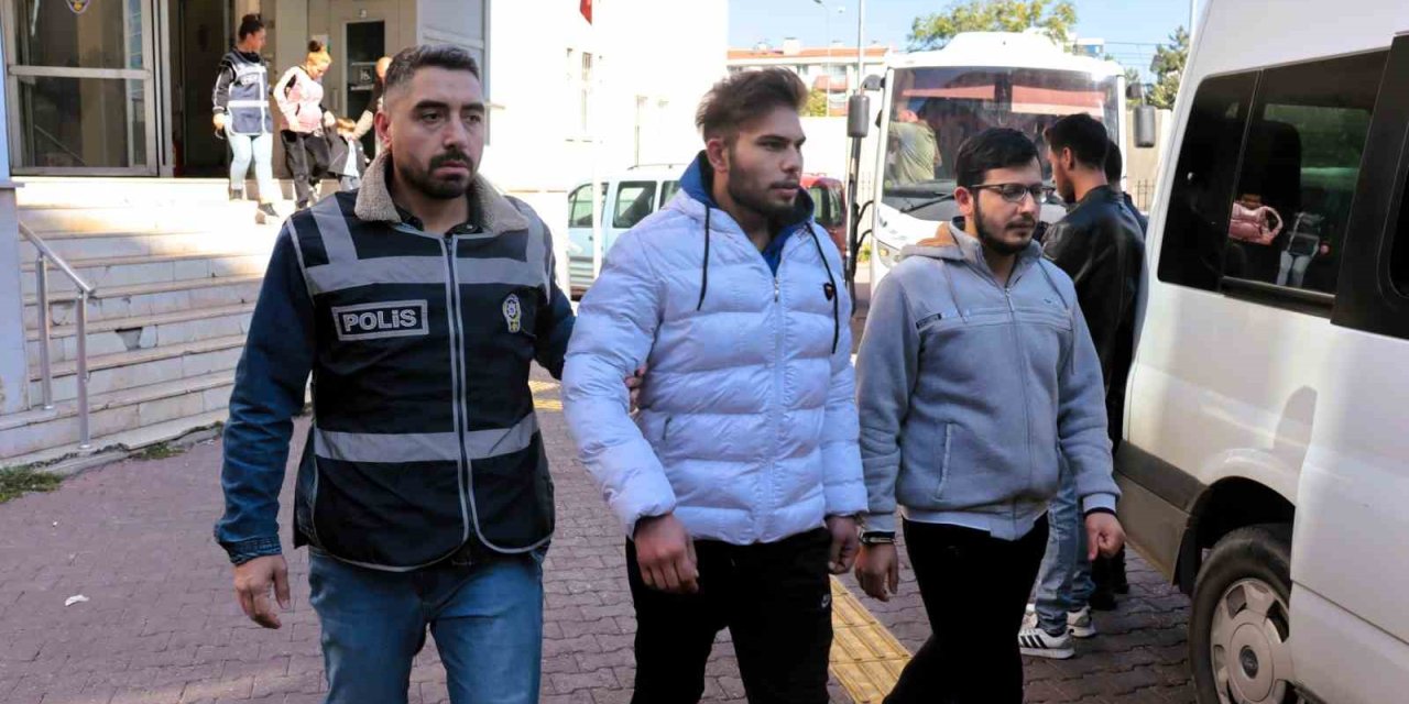 Aranan Şahıslara 24 Polis İle Operasyon: 9 Gözaltı